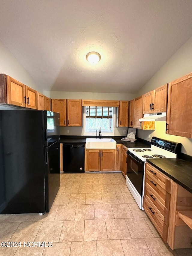 kitchen with sink, a textured ceiling, black appliances, and vaulted ceiling