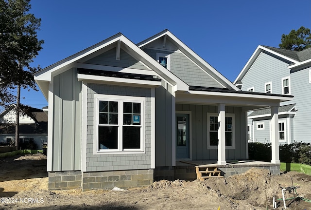 view of front of property featuring covered porch