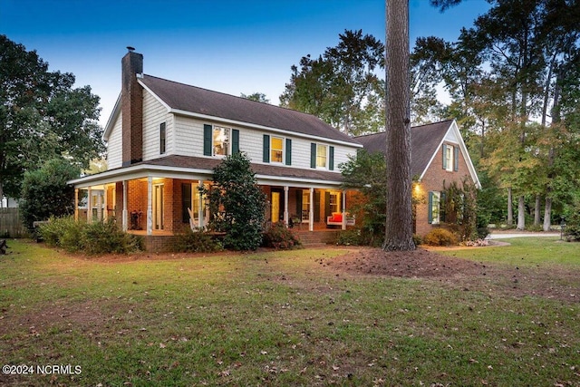 view of front of home featuring a porch and a front lawn