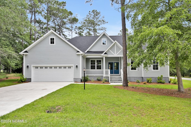 view of front facade featuring a front lawn and covered porch