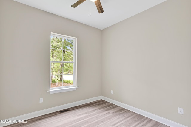 empty room featuring light hardwood / wood-style floors and ceiling fan