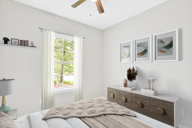 bedroom with ceiling fan