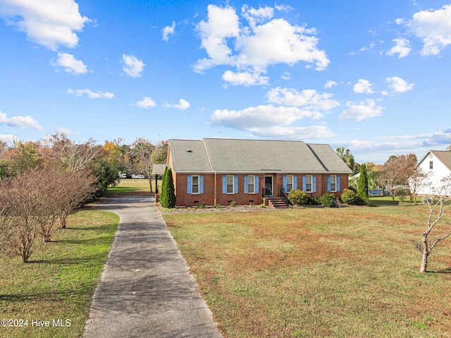 single story home with a front yard