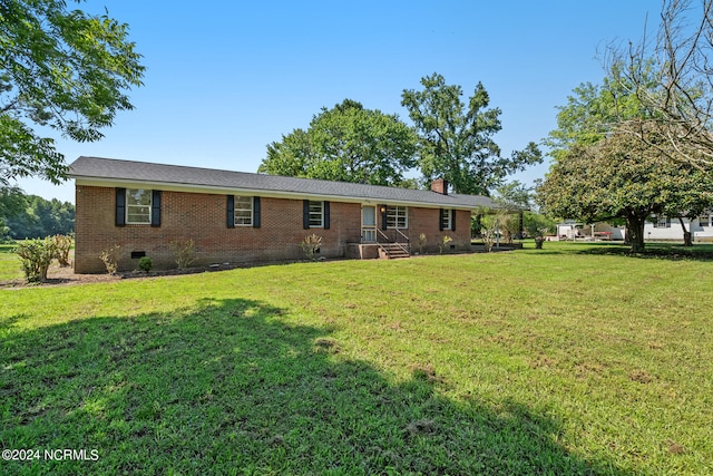 view of front of property with a front yard