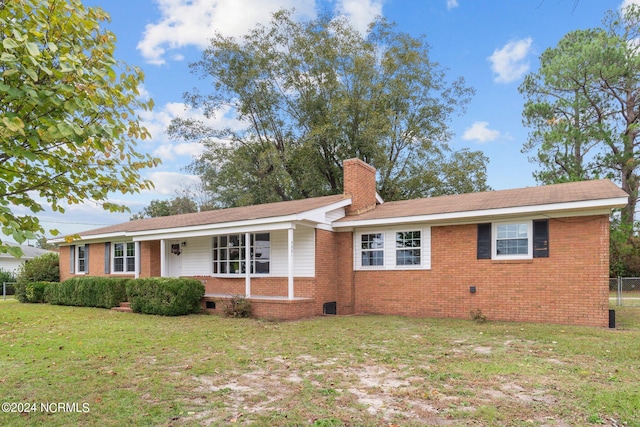 single story home featuring a front lawn