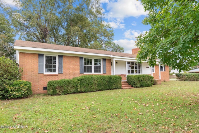 single story home with a front lawn