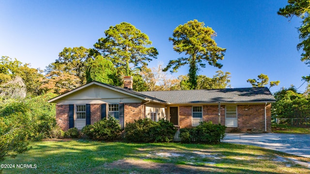 ranch-style house with a front yard