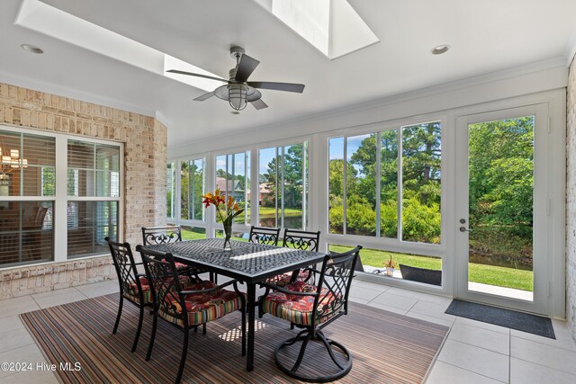 sunroom / solarium with a skylight and a ceiling fan