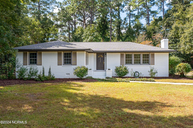 ranch-style house featuring a front lawn