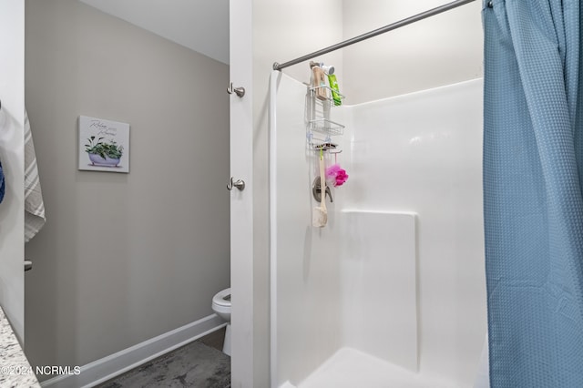 bathroom with toilet and curtained shower