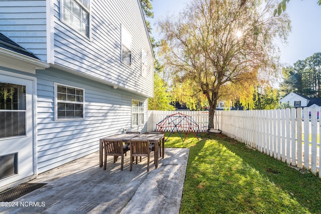 view of yard with a patio