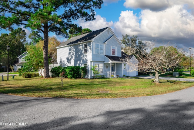 view of front of property featuring a front yard and a porch