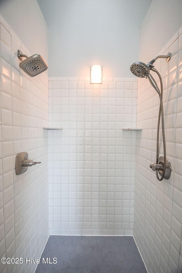 bathroom featuring tiled shower