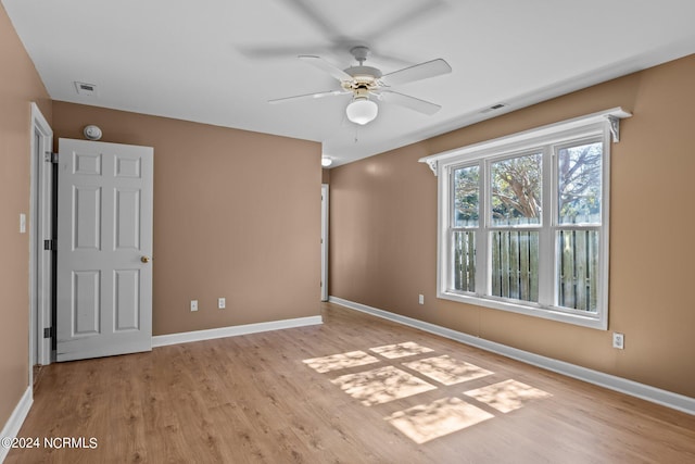 unfurnished room featuring light hardwood / wood-style floors and ceiling fan