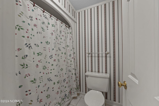 bathroom featuring toilet, tile patterned floors, a textured ceiling, and curtained shower