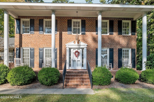 view of front of property with a porch