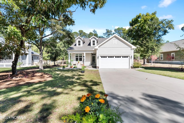 view of front facade featuring a front lawn and a porch