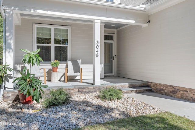 property entrance with covered porch