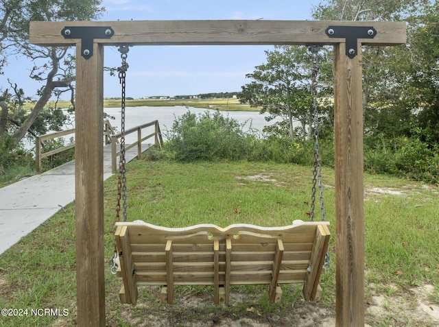 view of yard featuring a water view