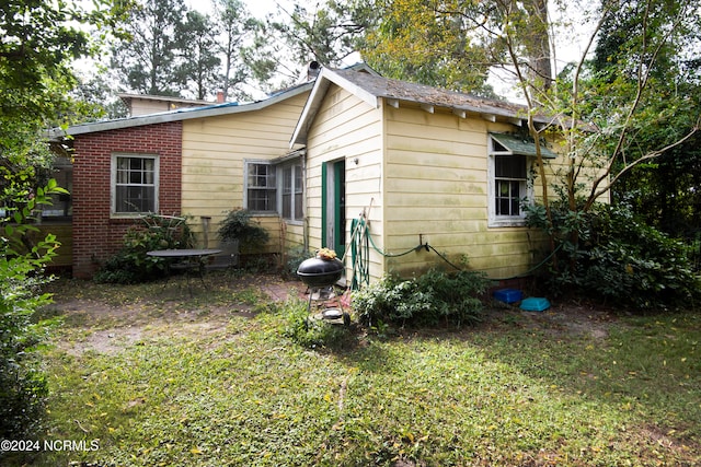 view of side of home featuring a lawn