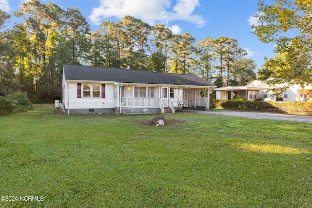 single story home featuring a porch and a front lawn