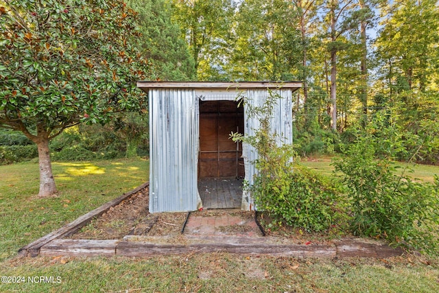 view of outdoor structure with a yard