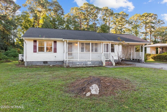 view of front of house with covered porch and a front yard