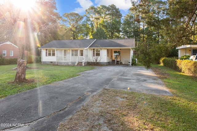 ranch-style house featuring a porch and a front yard