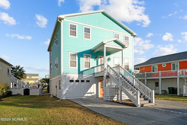 view of front of house with a front lawn and a garage