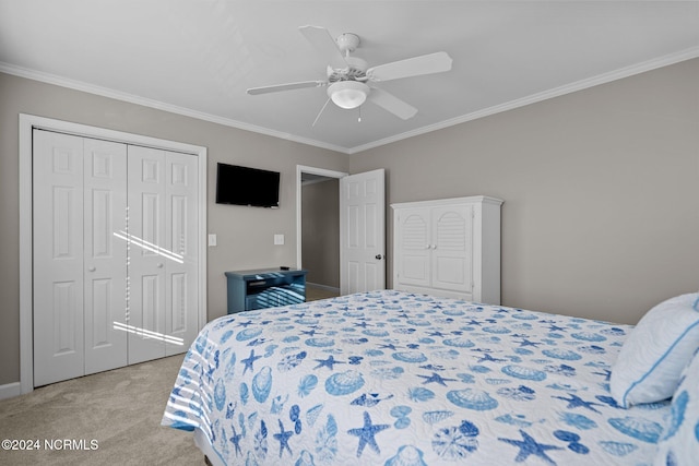 carpeted bedroom featuring ornamental molding, a closet, and ceiling fan