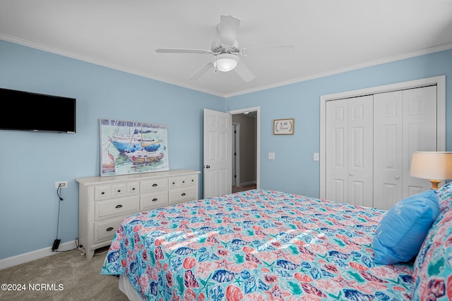 carpeted bedroom with a closet, ceiling fan, and ornamental molding