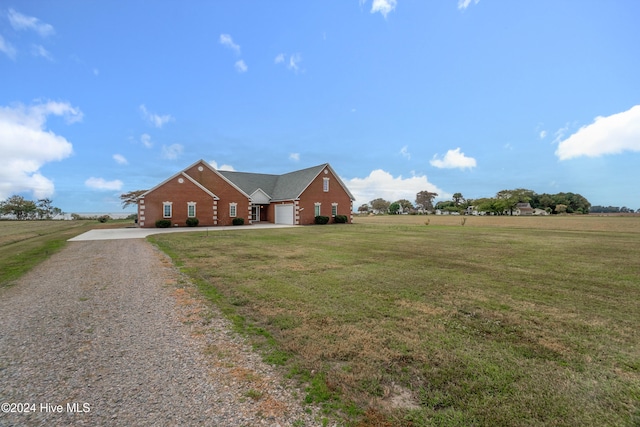 view of front of property featuring a front lawn and a rural view