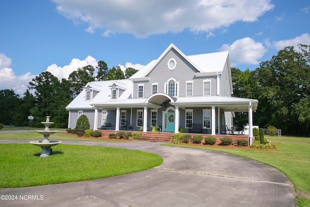 view of front of property featuring a front yard and a porch