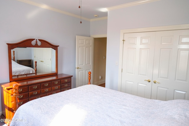 bedroom featuring crown molding and a closet