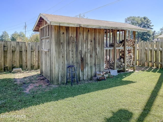 view of outdoor structure with a yard