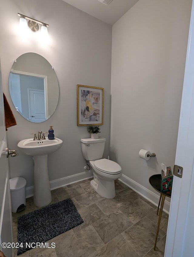 bathroom featuring toilet and sink