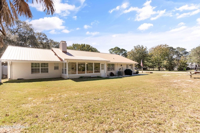 back of house featuring a lawn