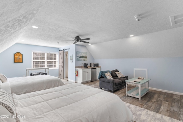 bedroom with light hardwood / wood-style flooring, a textured ceiling, vaulted ceiling, and ceiling fan