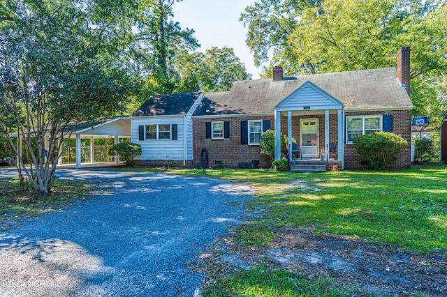 view of front of property featuring a front yard