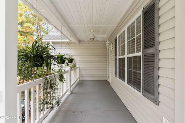 balcony featuring ceiling fan