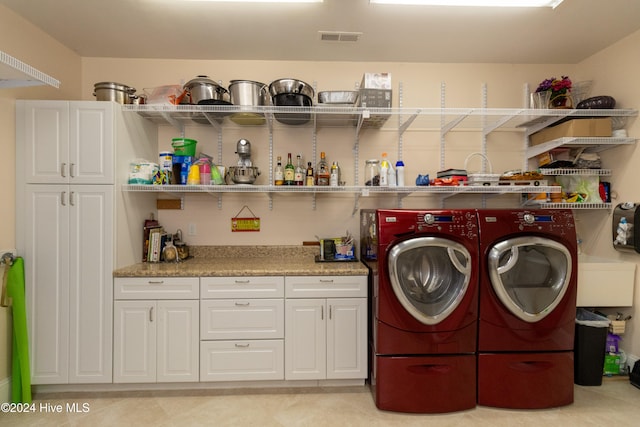 laundry room with cabinets and independent washer and dryer