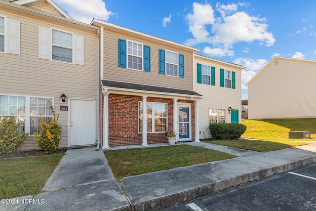 multi unit property featuring a front lawn