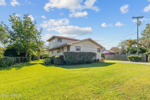 124 N Lisk Dr, Swansboro, NC 28584 - view of home's exterior featuring a lawn and fence
