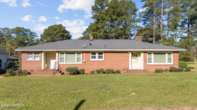 single story home with a front yard