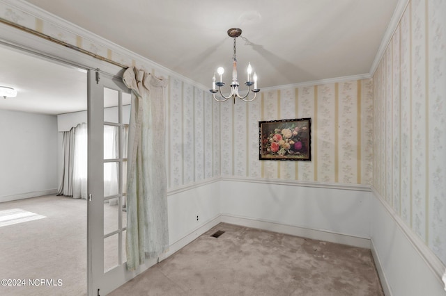 unfurnished room featuring ornamental molding, a notable chandelier, and light colored carpet