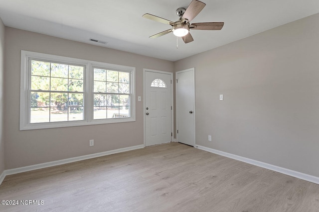 entrance foyer featuring light hardwood / wood-style floors and ceiling fan