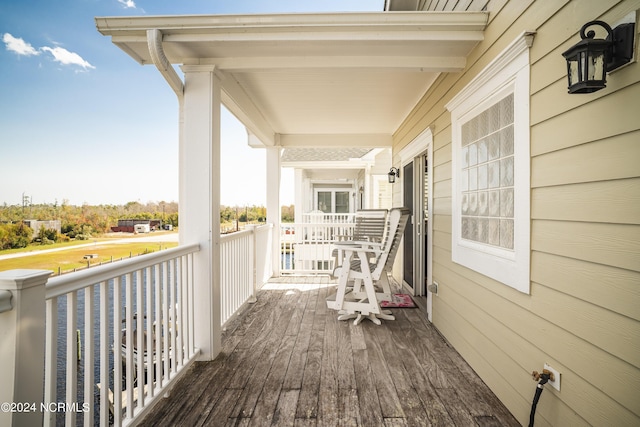 balcony featuring covered porch