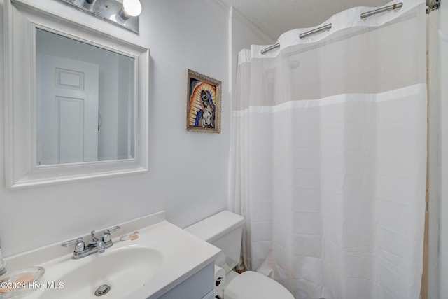 bathroom with a shower with curtain, vanity, and toilet