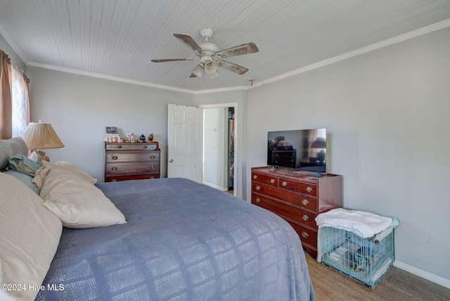 bedroom with crown molding and ceiling fan