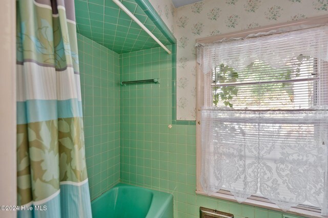 bathroom with shower / bath combo with shower curtain